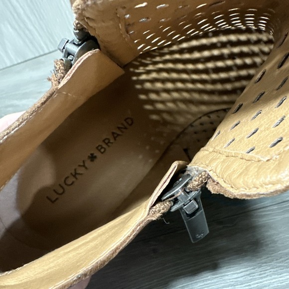 Lucky Brand Double Zipper Block Heel Perforated Ankle Booties Brown Womens 9.5M - Picture 6 of 7